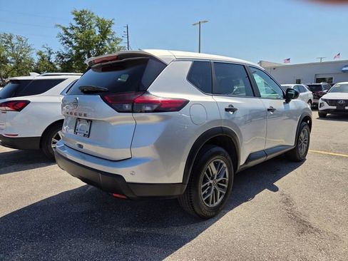 Used 2024 Nissan Rogue S FWD image 5