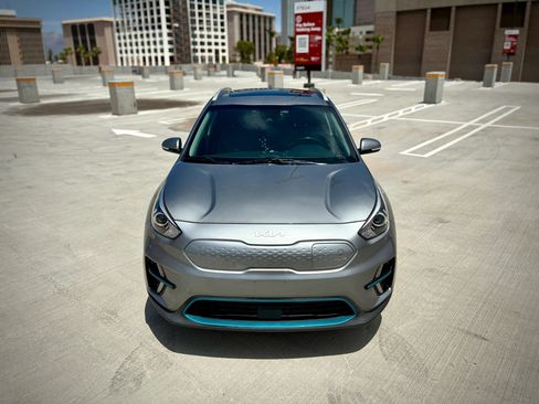 Used 2022 Kia Niro EX Premium FWD image 2