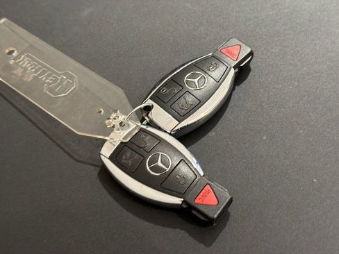 Used 2011 Mercedes-Benz E 350 4MATIC Sedan image 36