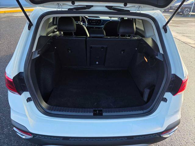 Used 2022 Volkswagen Taos SE FWD image 13