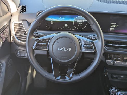 Certified 2025 Kia Seltos EX w/ EX Sunroof Package image 16