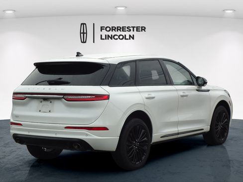 Used 2023 Lincoln Corsair AWD w/ Equipment Group 101A image 3