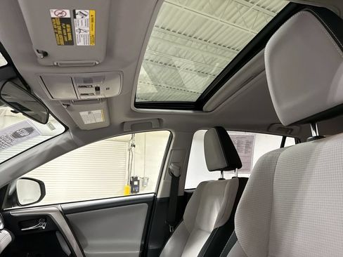 Used 2018 Toyota RAV4 XLE w/ Plus Extra Value Package AWD/4WD image 19