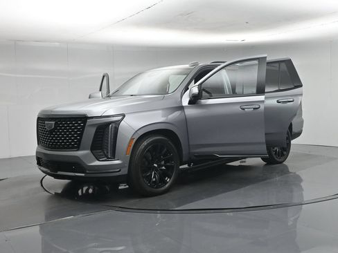 Used 2025 Cadillac Escalade Premium Luxury w/ Touring Package AWD/4WD image 38