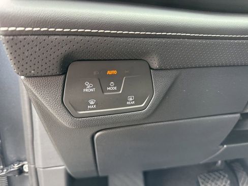 Certified 2025 Volkswagen Atlas SE image 21