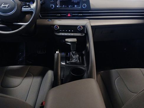 Used 2025 Hyundai Elantra Sport image 11