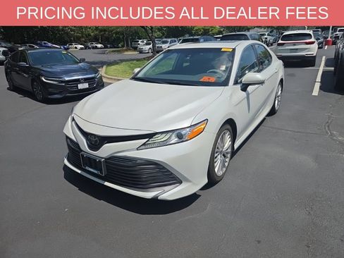 Used 2020 Toyota Camry XLE FWD image 13