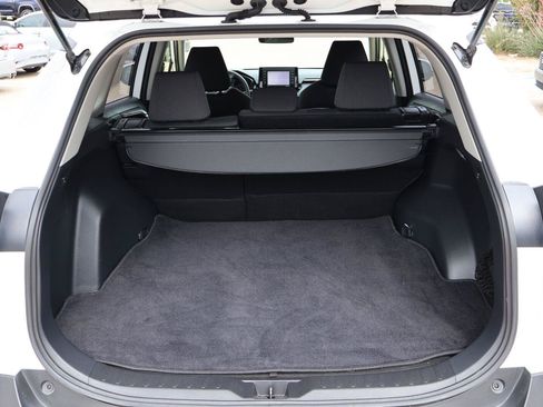 Used 2021 Toyota RAV4 XLE FWD image 17