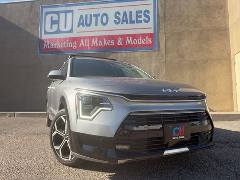 Used 2023 Kia Niro SX Touring FWD image 1