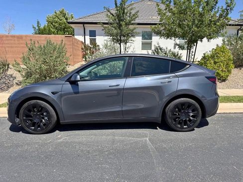 Used 2022 Tesla Model Y Long Range image 3