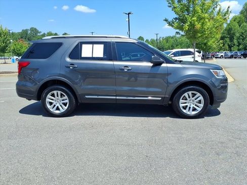 Used 2018 Ford Explorer XLT AWD/4WD image 33