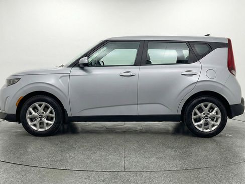 Used 2025 Kia Soul LX w/ LX Technology Package FWD image 5