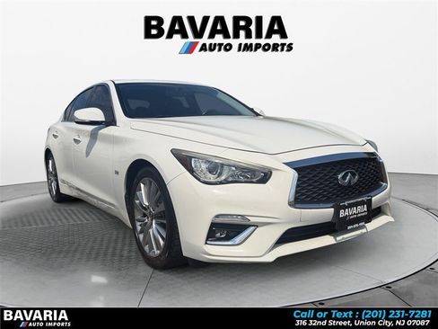 Used 2018 INFINITI Q50 Luxe w/ Essential Package (3.0T Luxe) AWD/4WD image 7