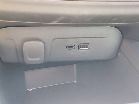 Certified 2025 Chevrolet Trax RS w/ Sunroof Package FWD image 31