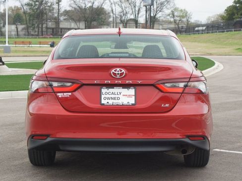 Used 2024 Toyota Camry LE image 3