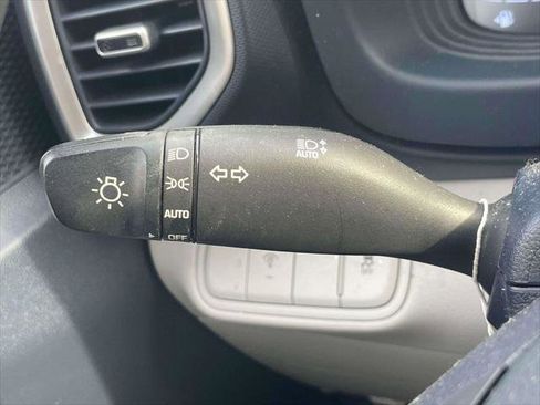 Certified 2023 Hyundai Venue Limited FWD image 22