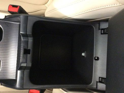 Used 2024 Jeep Grand Cherokee Limited image 38