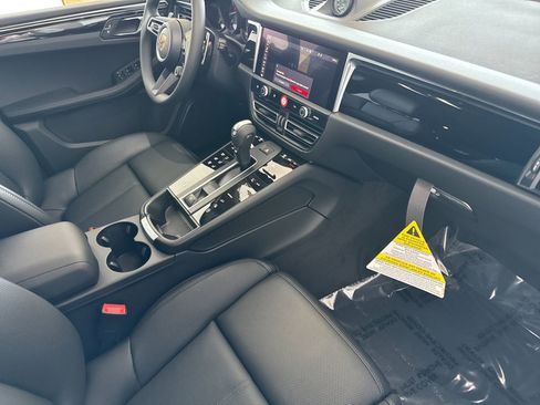 New 2026 Porsche Macan image 18