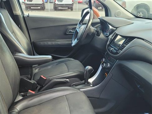 Used 2019 Chevrolet Trax LT w/ LT Convenience Package image 10
