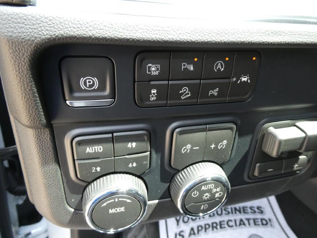 New 2026 Chevrolet Suburban High Country w/ Sun And Tow Package AWD/4WD image 20