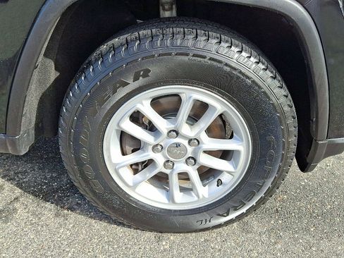 Certified 2020 Jeep Grand Cherokee Laredo image 8