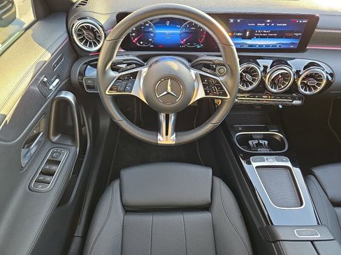 Used 2025 Mercedes-Benz CLA 250 4MATIC image 12