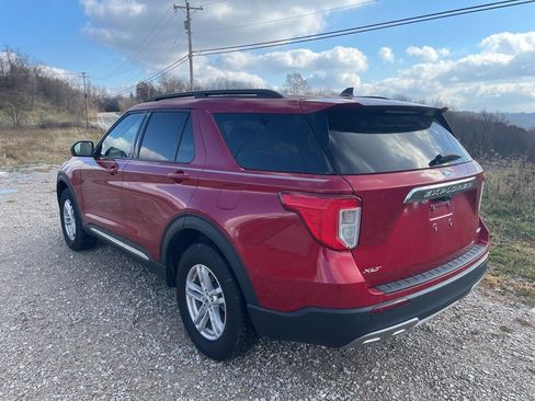 Certified 2022 Ford Explorer XLT w/ Equipment Group 202A image 7
