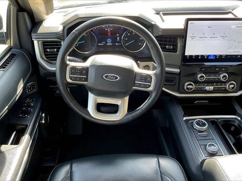 Used 2024 Ford Expedition XLT image 15