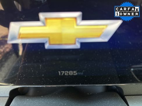 Used 2025 Chevrolet Traverse LT FWD image 8