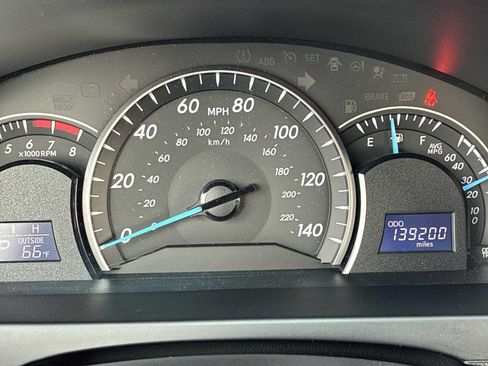 Used 2015 Toyota Camry LE FWD image 12