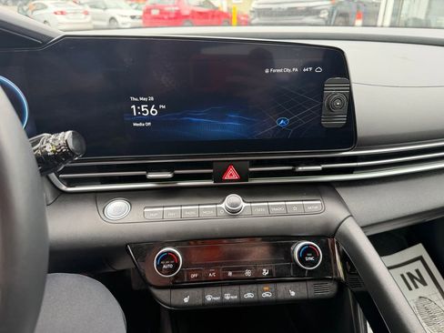 Used 2023 Hyundai Elantra Limited FWD image 17