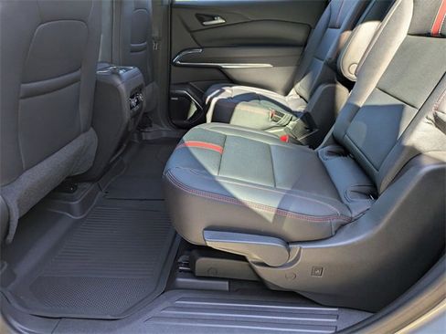 Certified 2024 Chevrolet Traverse RS image 30