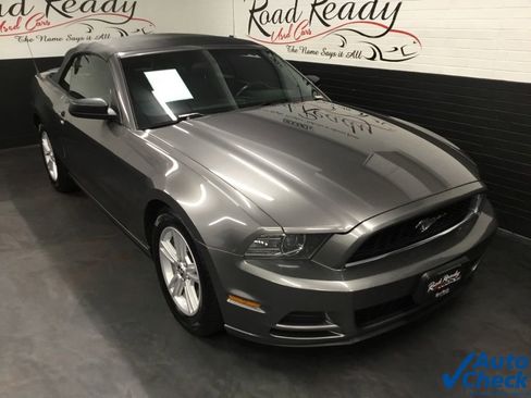 Used 2014 Ford Mustang Convertible image 13