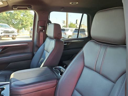 Used 2025 Chevrolet Tahoe RST AWD/4WD image 15
