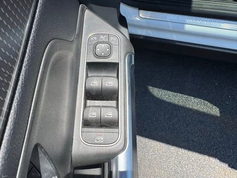 Certified 2022 Mercedes-Benz GLB 250 4MATIC image 21