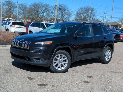 Used 2016 Jeep Cherokee Latitude w/ Comfort & Convenience Group AWD/4WD image 1
