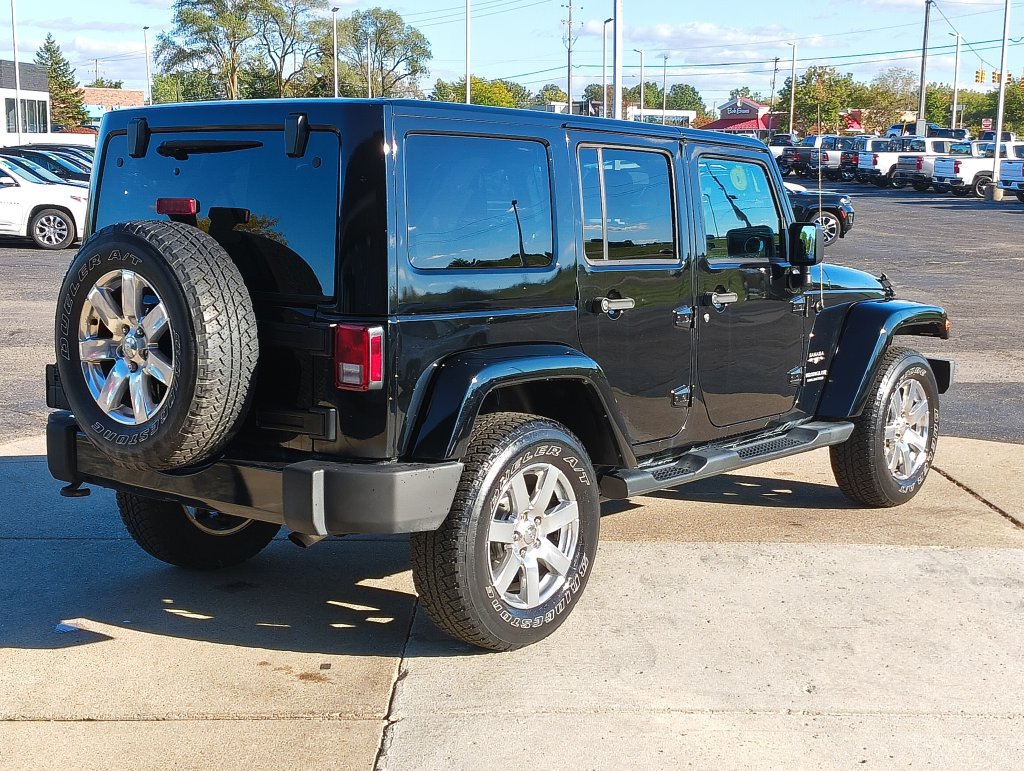Used 2016 Jeep Wrangler Unlimited Sahara w/ Dual Top Group AWD/4WD image 5