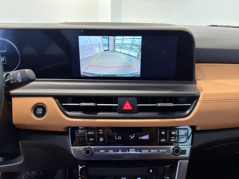 Certified 2025 Kia Seltos EX w/ EX Sunroof Package FWD image 11