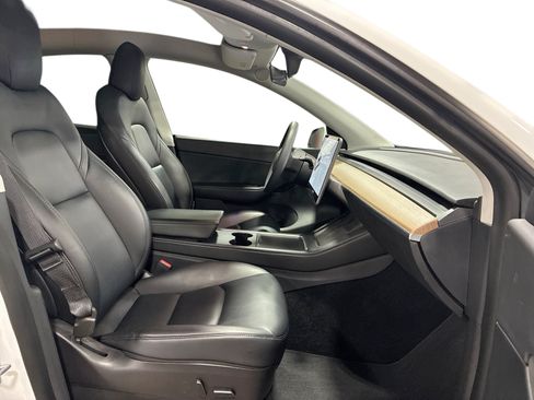 Certified 2021 Tesla Model Y Long Range AWD/4WD image 13