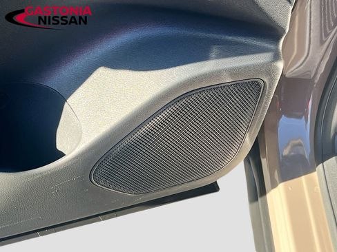 Used 2025 Nissan Rogue SV image 23