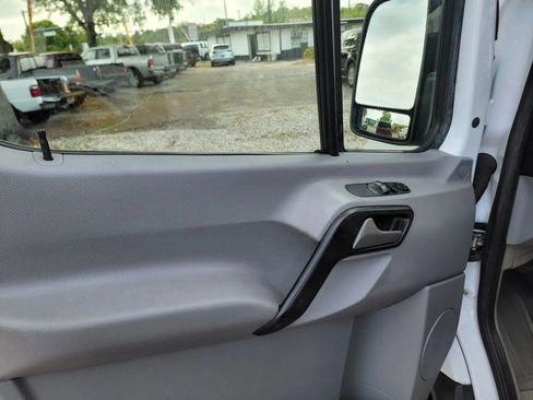 Used 2012 Mercedes-Benz Sprinter 2500 image 11