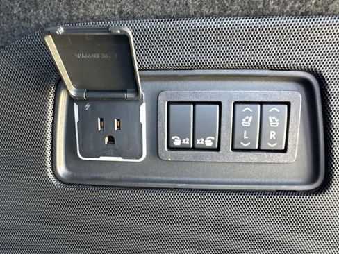 Used 2023 Cadillac Escalade ESV Sport w/ LPO, ONYX Package image 13