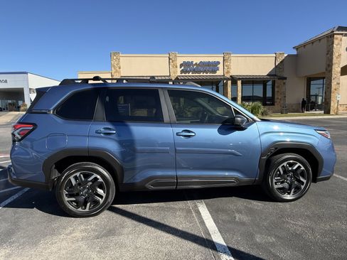 Used 2025 Subaru Forester Limited image 8