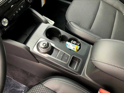 New 2025 Ford Escape SE image 8