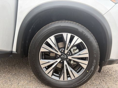 Used 2023 Nissan Rogue SV image 10