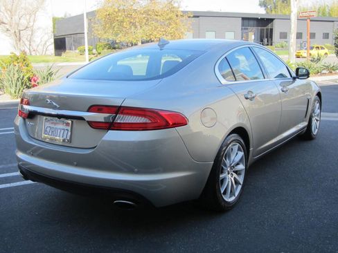 Used 2013 Jaguar XF RWD image 4