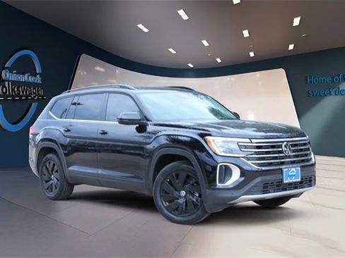 Certified 2025 Volkswagen Atlas SE image 1