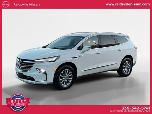 Used 2024 Buick Enclave Premium image 1