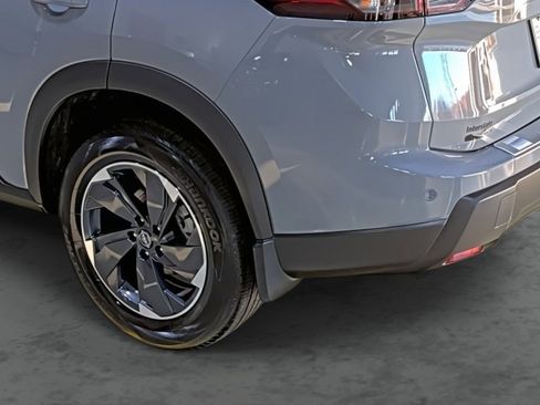 Used 2026 Nissan Rogue SV AWD/4WD image 9