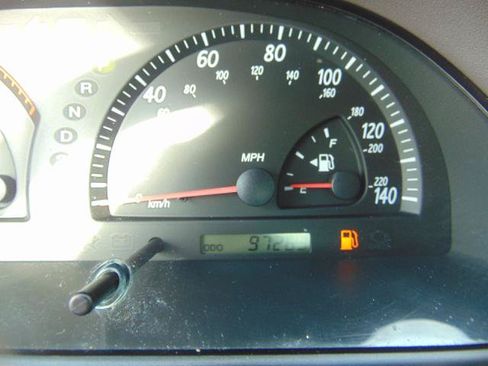 Used 2004 Toyota Camry LE FWD image 4